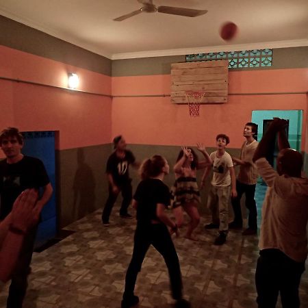 Lazy Gecko Guesthouse Phnom Penh Ngoại thất bức ảnh