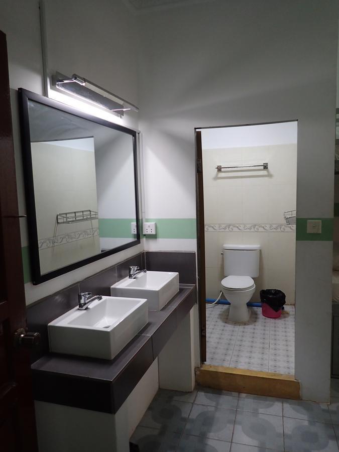 Lazy Gecko Guesthouse Phnom Penh Ngoại thất bức ảnh