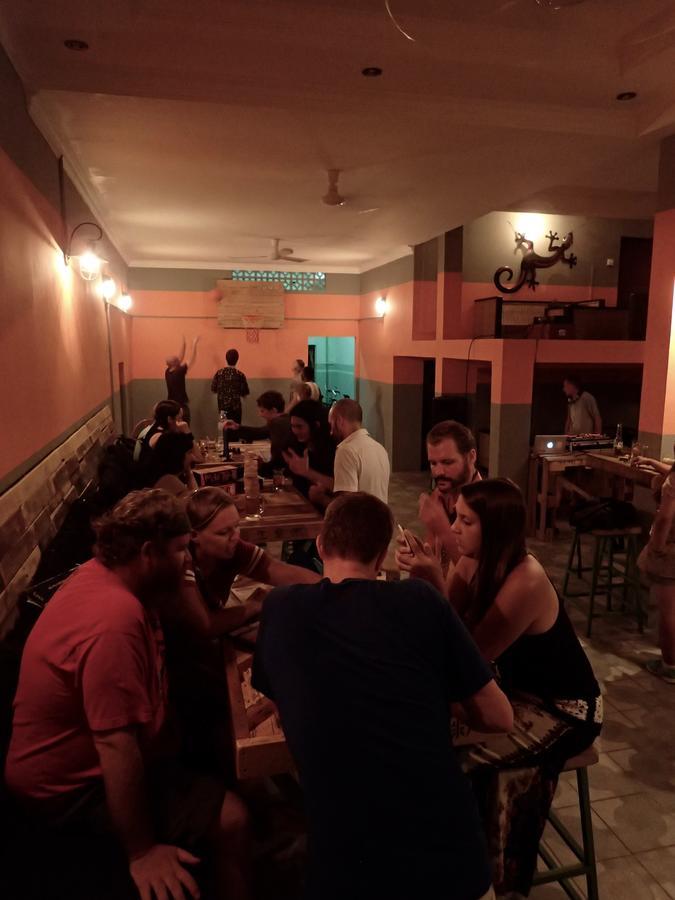 Lazy Gecko Guesthouse Phnom Penh Ngoại thất bức ảnh