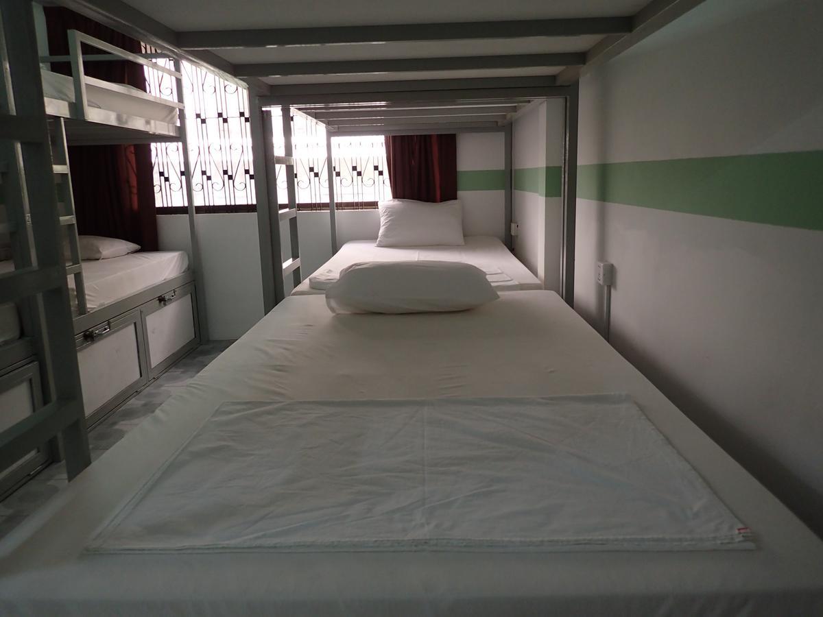 Lazy Gecko Guesthouse Phnom Penh Ngoại thất bức ảnh